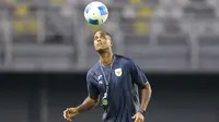 Pelatih Timnas Indonesia, Patrick Kluivert mengisyaratkan bakal ada kejutan saat anak-anak asuhnya menjamu Chinese Taipei. (Bola.com/Abdul Aziz)