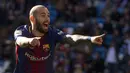 Barcelona pernah membayar sekitar 15 juta pounds untuk mengontrak Aleix Vidal tetapi sekarang berusia 34 tahun, dia berstatus bebas transfer selama lebih dari setahun. Meski belum resmi pensiun, Vidal tampaknya tidak terburu-buru untuk kembali terjun ke dunia sepak bola dalam waktu dekat. (CURTO DE LA TORRE / AFP)