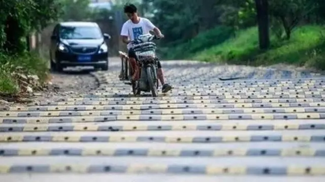 6 Polisi Tidur Dengan Bentuk Paling Absurd Ini Bikin Geleng Kepala