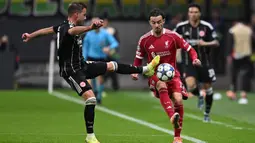 Berlaga di Stadion Deutsche Bank Park, Eintracht Frankfurt mencoba menguasai permainan. (Kirill KUDRYAVTSEV/AFP)