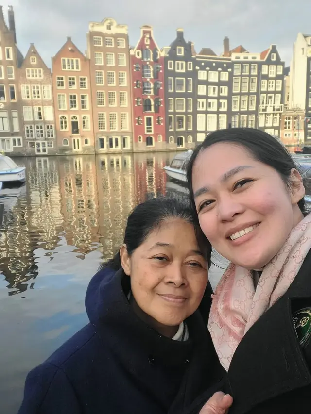 7 Momen Gracia Indri Ke Kebun Bunga Tulip Pertama Kali, Seru Bersama Suami dan Anak