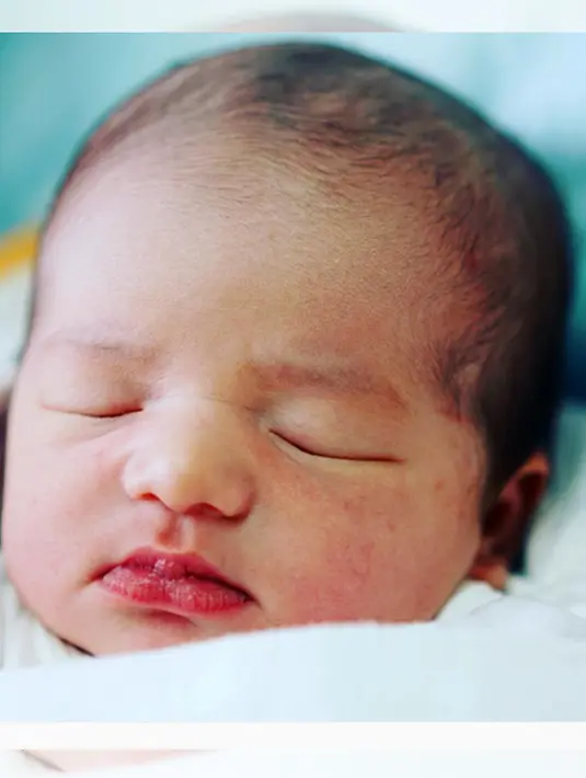 Anak kedua pasangan Anang dan Ashanty itu diberi nama Arsya Akbar Pemuda Hermansyah. Nama anak kedua yang dikabarkan oleh akun Anang itu mendapatkan ratusan komentar ucapan selamat serta doa dari pengikutnya. (dok. Instagram)