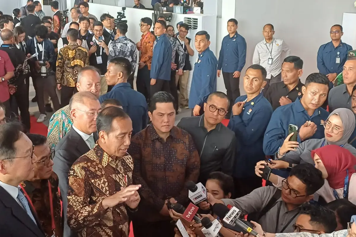 Resmikan Ekosistem Mobil Listrik di Karawang, Jokowi: Siapa Bisa Hadang Kita?