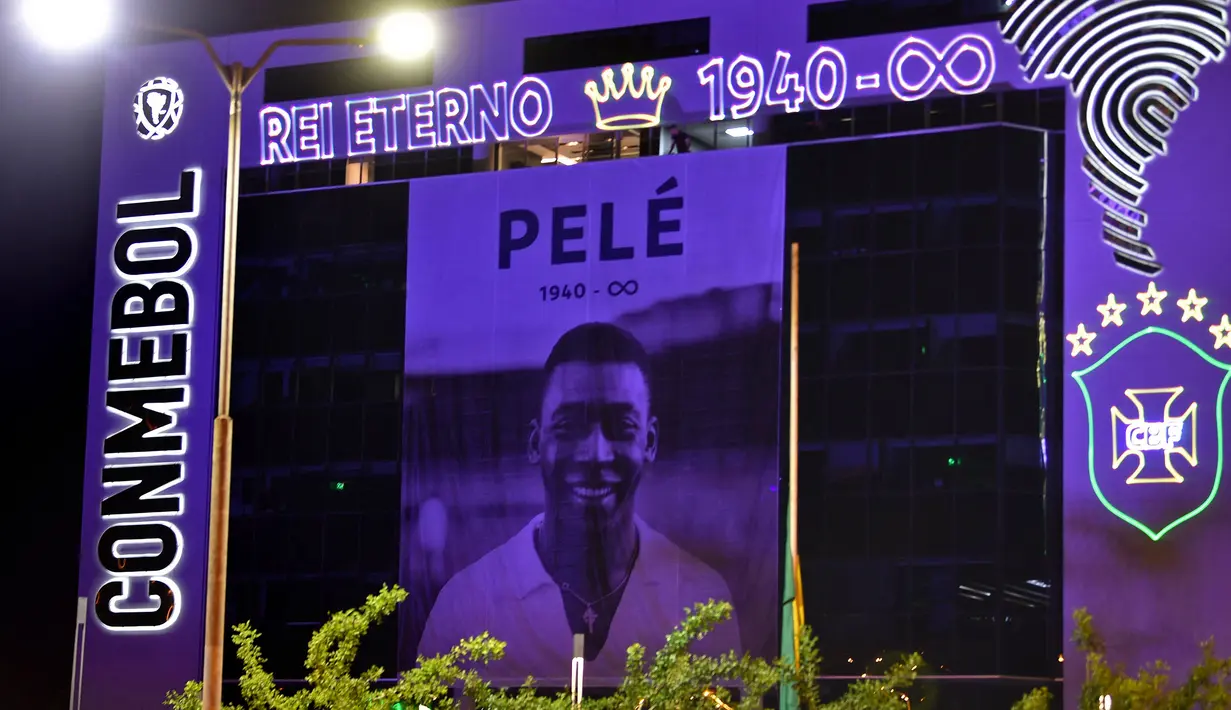 Kini, setelah dua tahun harapannya terwujud. Pele benar-benar menyusul Maradona untuk bermain bola bareng di surga. (AFP/Norberto Duarte)