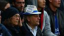Fans Leicester City  saat menyaksikan laga timnya melawan Tottenham Hotspur pada lanjutan Premier League di King Power Stadium, Leicester, (18/5/2017). Tottenham menang 6-1.  (EPA/Tim Keeton)