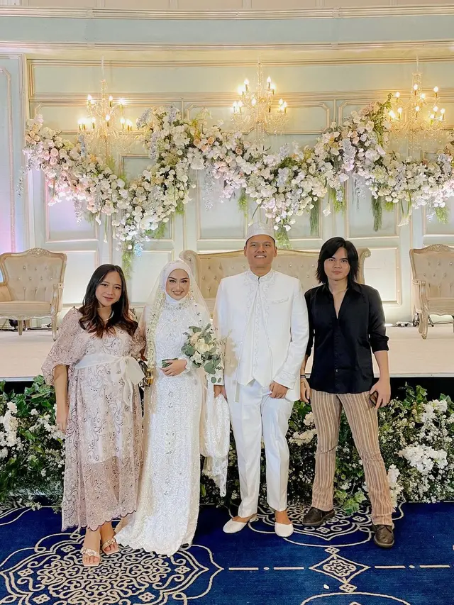 6 Momen Pernikahan Memes Prameswari dan Adya Laksmana, Tampil Menawan Pakai Hijab