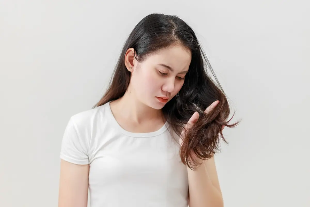 Ilustrasi conditioning rambut rusak