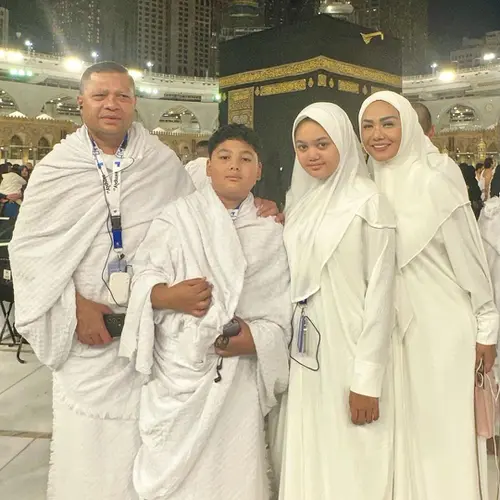Daftar Doa Krisdayanti Saat Umrah: Ingin Sakinah Bareng Raul Lemos Hingga  Sebut Ganjar Pranowo - ShowBiz Liputan6.com