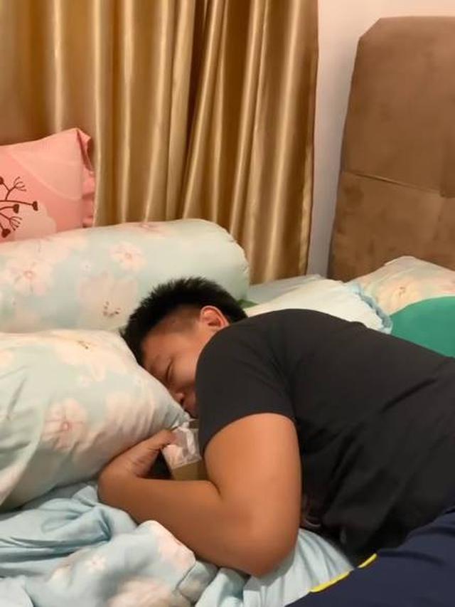 Beri Kejutan Untuk Suami, Ini 5 Momen Regina Ivanova Umumkan Kehamilan