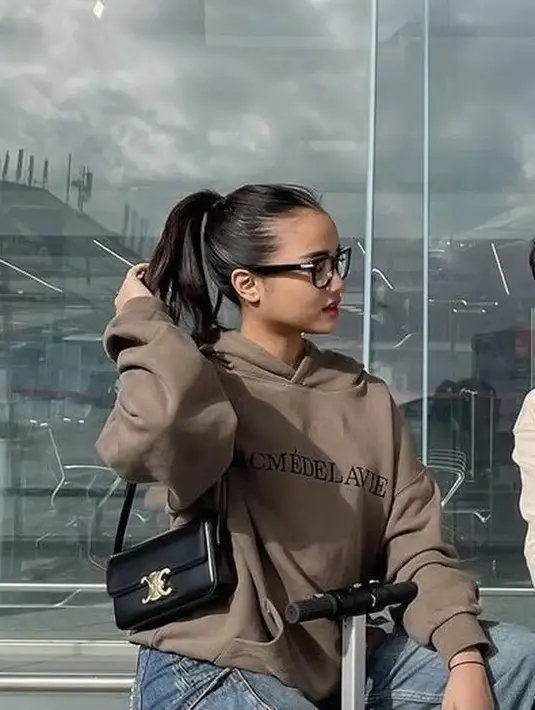 <p>Penampilan Fuji An kali ini benar-benar berbeda dari biasanya. Wajar jika banyak orang yang pangling dengan penampilan Fuji. [Foto: Instagram/fuji_an]</p>