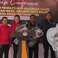 Krisdayanti dan Kresna Dewananta Prosakh mendaftar di KPU Kota Batu dalam Pilkada 2024 (Liputan6.com/Zainul Arifin)