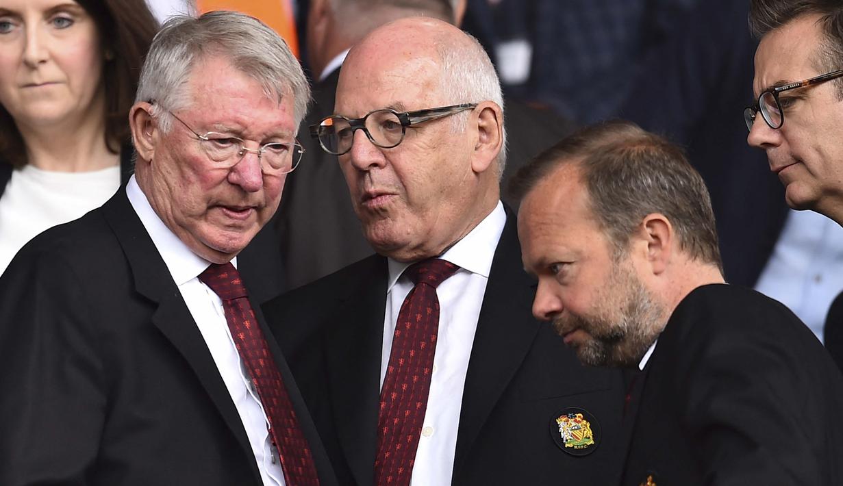 Joel Glazer pun mengucapkan terimakasih kepada Ed Woodward atas kerja keras dan dedikasinya telah melayani klub dengan sangat baik. Kontribusinya untuk klub sangat besar dan dia akan selalu diterima di Old Trafford. (Foto: AFP/Glyn Kirk)