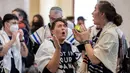 Massa juga mengarahkan pandangan mereka kepada Presiden AS Joe Biden, yang menurut mereka terlibat dalam pemboman balasan Israel yang telah menghancurkan lingkungan Gaza, memutus aliran air dan listrik, dan menyebabkan ribuan warga Palestina tewas, termasuk 700 anak-anak. (AP Photo/Amanda Andrade-Rhoades)