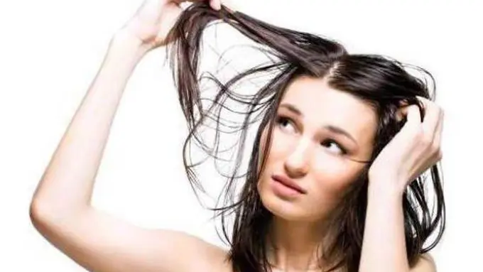 Selain Keramas Ini 3 Tips Mudah Merawat Rambut Agar Tidak Lepek