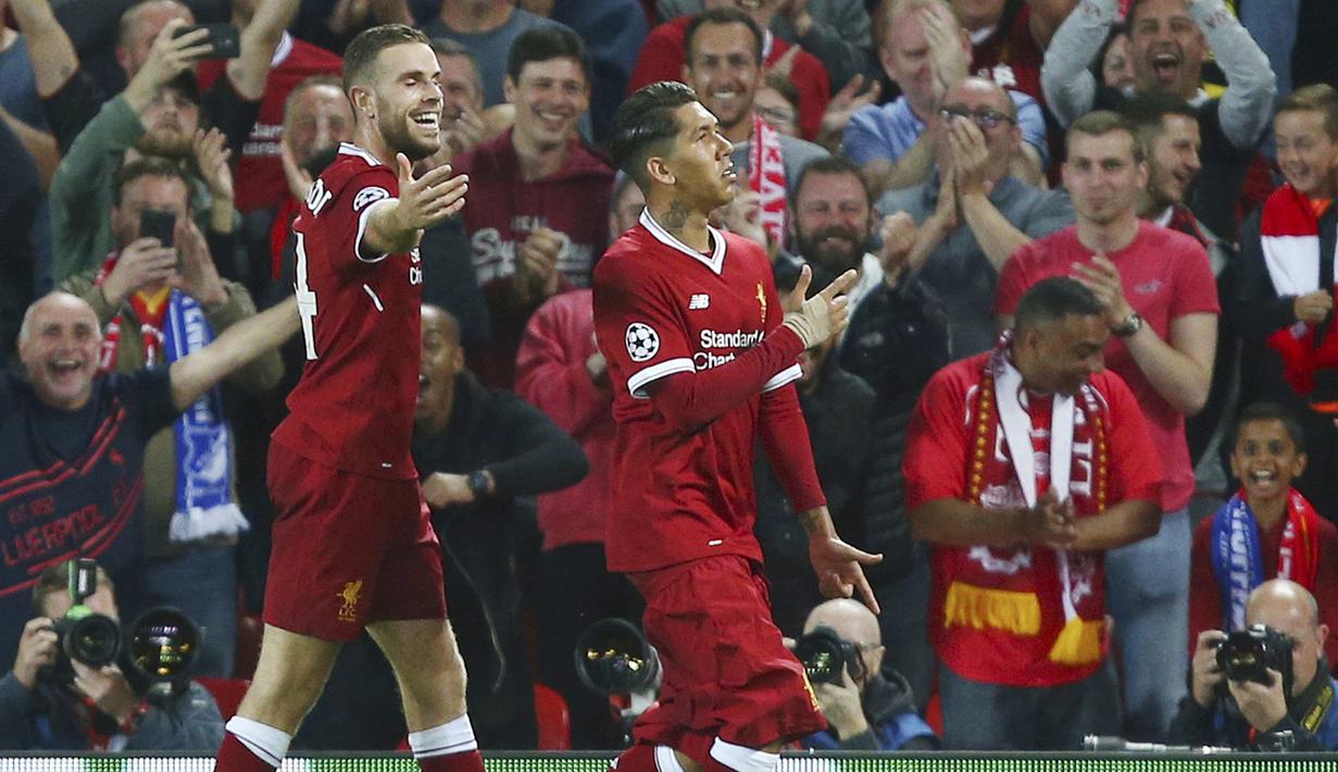 Pemain Liverpool, Roberto Firmino mulai menyatu dengan ritme timnya sehingga mampu mencetak dua gol hingga pekan ketiga Prmier League 2017/2018. (AP/Dave Thompson)
