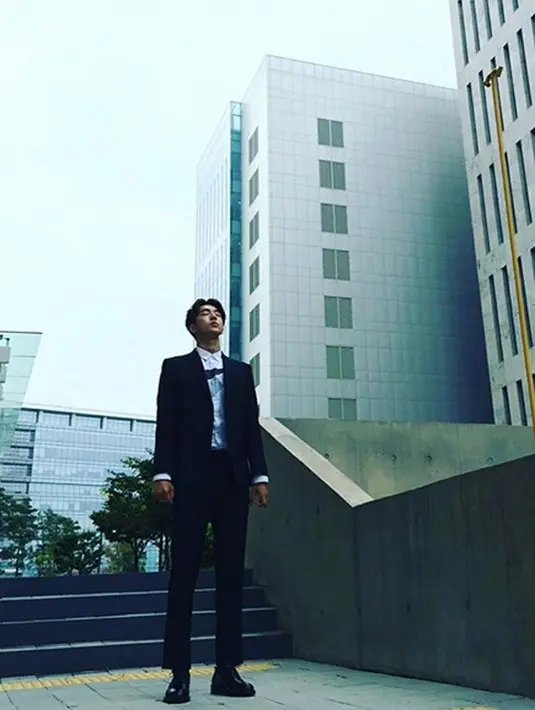 Nam Joo Hyuk juga mengalami perubahan. Di drama bertajuk “Weightlifting Fairy Kim Bok Joo”, ia tampil seperti supermodel dengan gaya coolnya. (Instagram/skawngur)