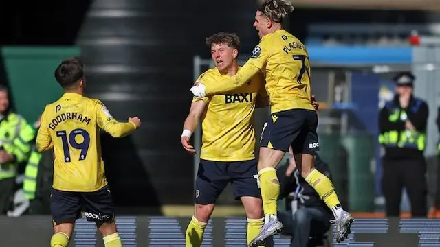 Ole Romeny merayakan golnya bersama Oxford United di Championship 2024/2025 (c) Ofisial website Oxford United
