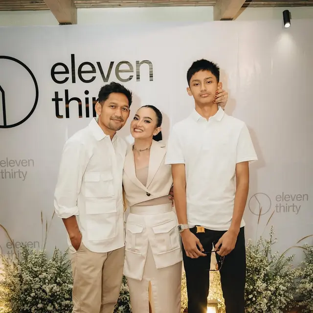 Baru Ulang Tahun, Ini 6 Potret Dhofin Putra Ibnu Jamil Bareng Ayah dan Keluarga Sambungnya