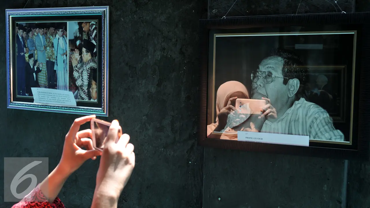20150804-Pameran Foto Gus Dur di Muktamar NU ke-33-Surabaya