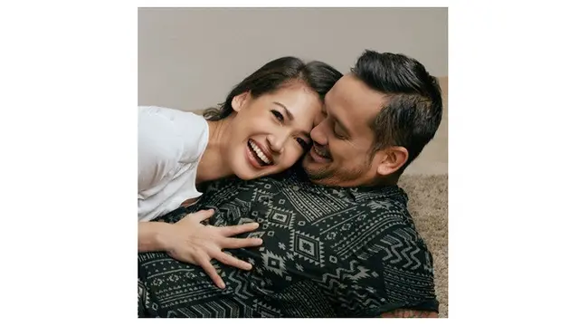 7 Potret Mesra Tora Sudiro dan Mieke Amalia, Akui Pernah Pacaran Diam-Diam