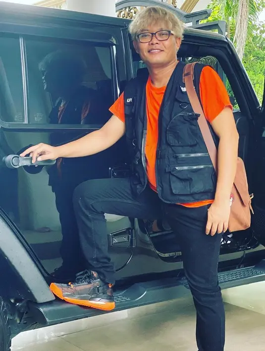 “Kalau masukan nggak pernah tapi ngobrol aja 'yah aku mau bikin ini ini' oh yaudah jalanin saja. Karena pasti pemikirannya beda dengan usia saya dan Iki," pungkas Sule. (Instagram/ferdinandsule)