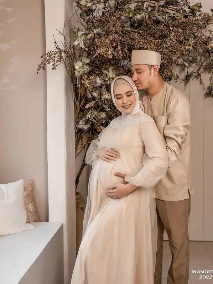 Segera Melahirkan, Ini 7 Potret Baby Bump Kartika Putri yang Curi Perhatian