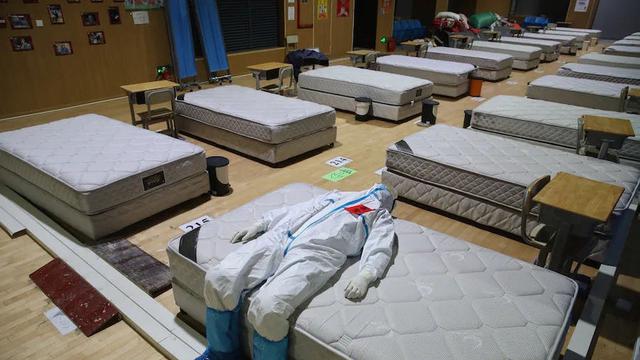 Para tenaga medis yang berjibaku di garda depan melawan Virus Corona