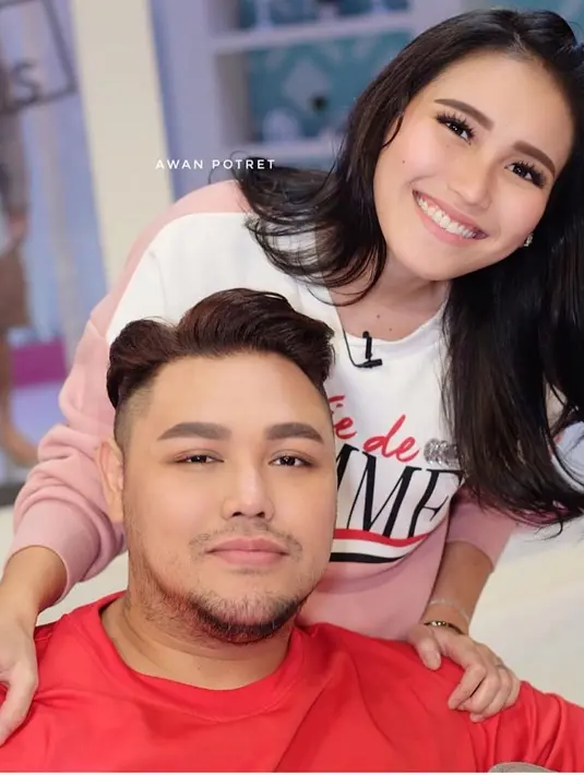 "Happy wedding @ayutingting92 semoga km bahagia," tulis Ivan Gunawan sebagai keterangan dalam Instagram Stories-nya, Rabu (17/1/2018). (Instagram/ivan_gunawan)