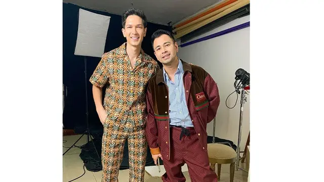7 Momen Seru BBB dan Melly Goeslaw saat Pemotretan, Tetap Kompak