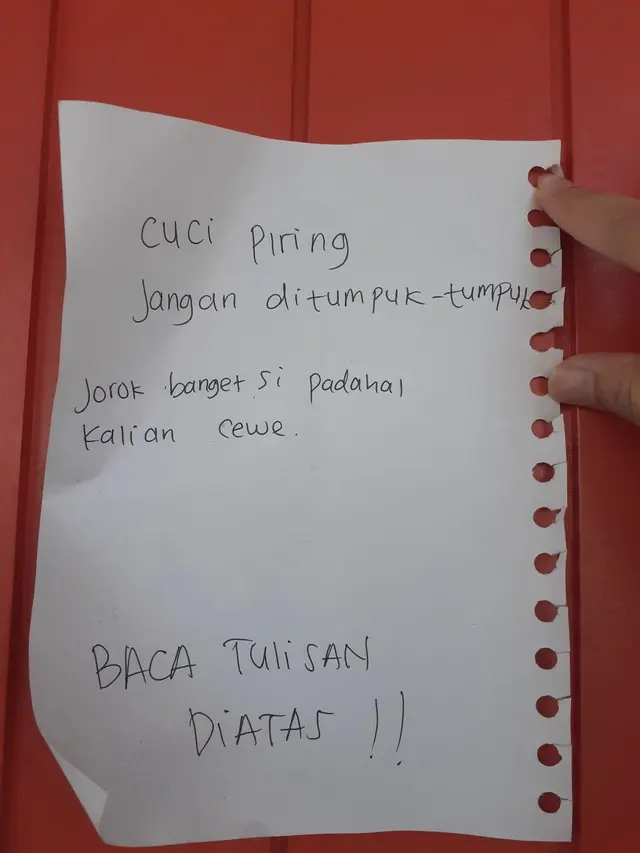 6 Peringatan di Kos Putri Ini Bikin Senyum Tipis, Kocak