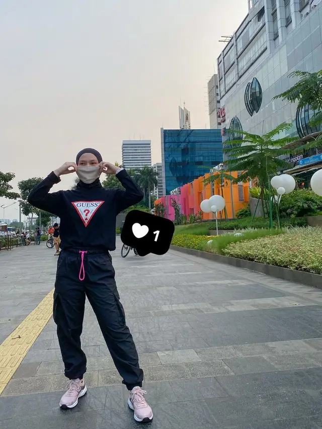 7 Gaya Hijab Sporty Melody Laksani Eks JKT48, Tetap Stylish dan Jadi Inspirasi