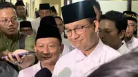 Mantan Gubernur DKI Jakarta Anies Baswedan usai menghadiri acara tasyakuran Harlah ke-26 PKB di Jakarta, Minggu (21/7/2024). (Liputan6.com/Delvira Hutabarat)