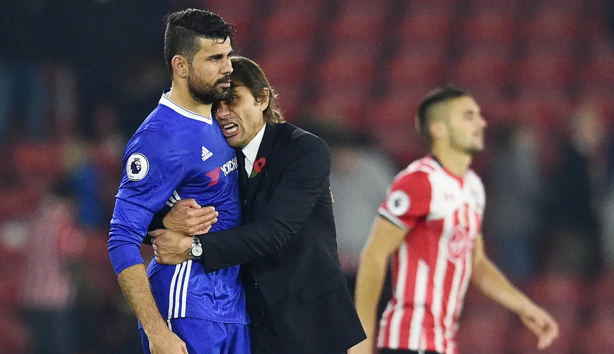 Diego Costa (Chelsea) – Pria berdarah Brasil ini akhirnya memustuskan meninggalkan Stamford Bridge. Ketidakharmonisan dengan sang pelatih menyebabkan sang pemain terdepak dari skuat utama Chelsea besutan Antonio Conte. (AFP/Glyn Kirk)