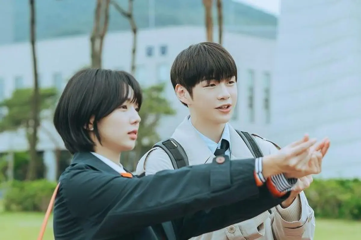 Kang Daniel Berseragam Polisi