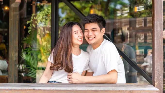 perempuan dan pasangan 14 juli bersama