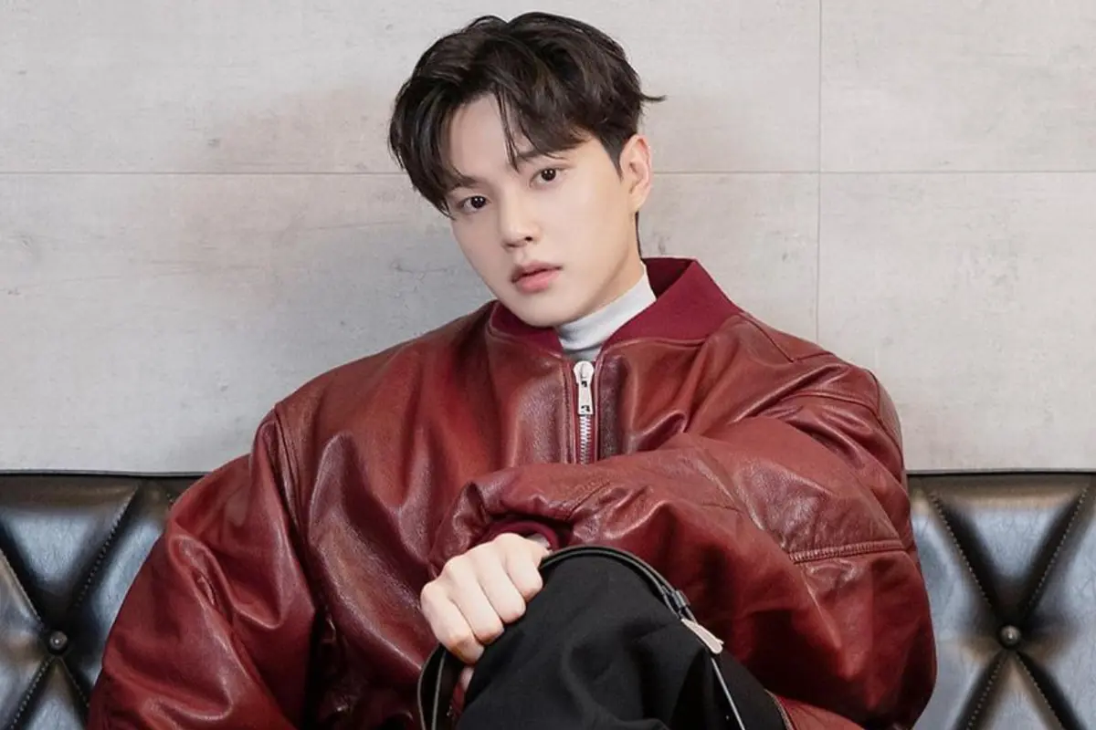 Gaya Rambut Si Ganteng Song Kang, Comma Hair Khas Oppa Korea