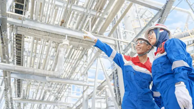 Pekerja PT Saka Energi Indonesia (SAKA).