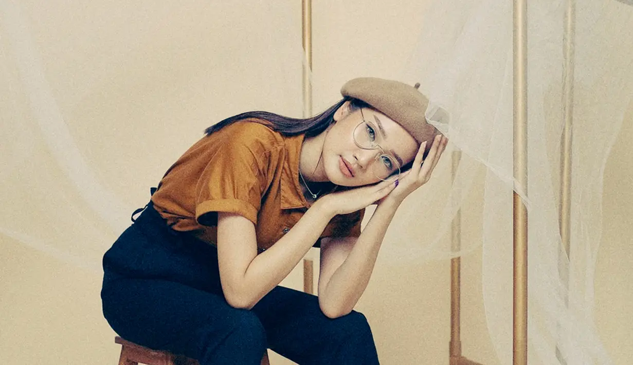 Sama-sama unggah potret kebersamaan dengan Ivan Gunawan. Membuat para netizen menebak bahwa Bella Aprilia merupakan sosok wanita yang akan dinikahi oleh Ivan Gunawan pada tahun depan. (Liputan6.com/IG/@bellaapriliasant)