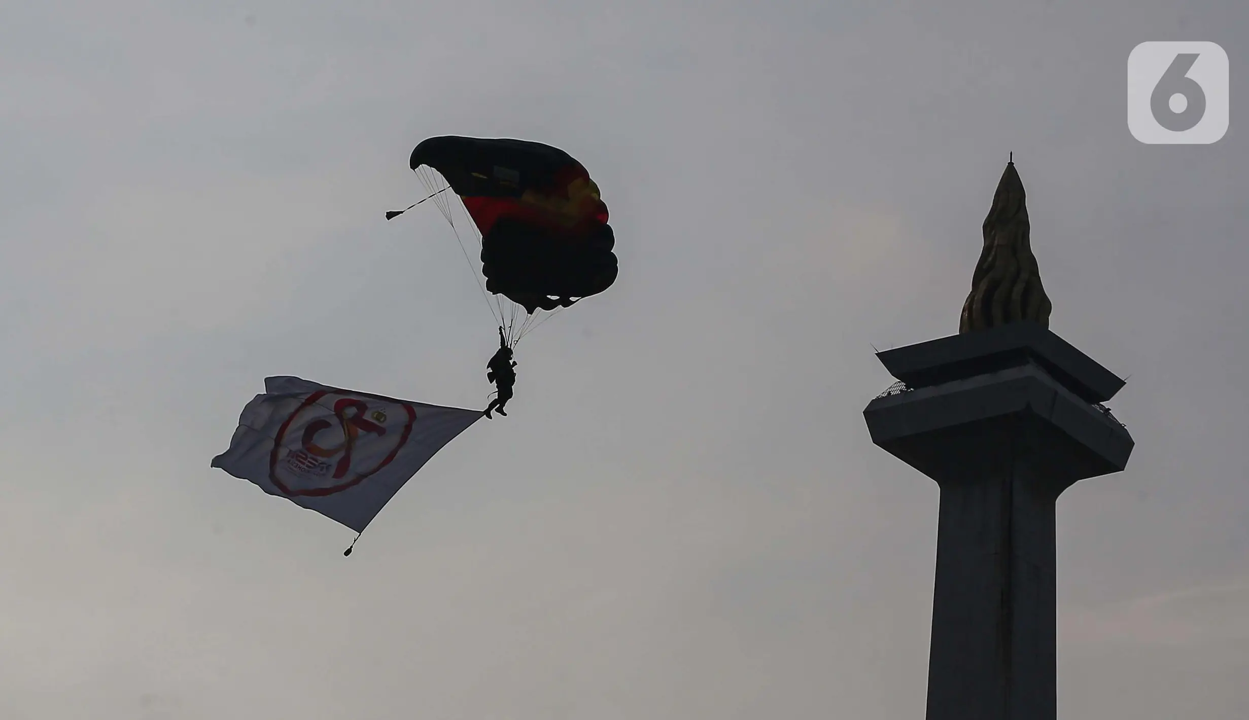 Antusiasme Masyarakat Saksikan Parade dan Defile Pasukan Polri - Foto ...