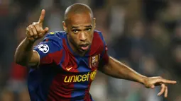 Thierry Henry - Gelar yang ia kantongi adalah Piala Dunia 1998 ketika membela Timnas Prancis sedangkan di tahun 2004 ia mampu mendapatkan juara Liga Inggris bersama The Gunners. Gelar Liga Champions ia sabet bersama Barcelona pada tahun 2009. (Foto: AFP/Lluis Gene)