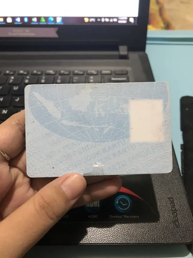 Penampakan E-KTP yang bikin prihatin. (Sumber: Twitter/selalujae)