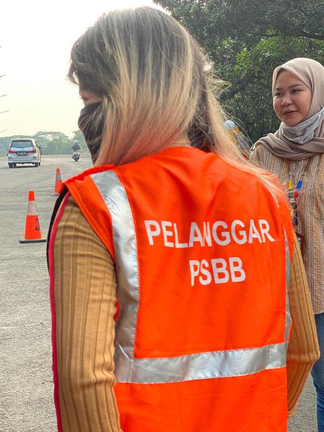 5 Potret Dinar Candy Saat Dapat Hukuman Akibat Langgar PSBB, Curi Perhatian