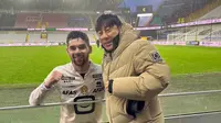 Pelatih Timnas Indonesia, Shin Tae-yong berfoto bersama Sandy Walsh di Belgia (Instagram/shintaeyong7777)