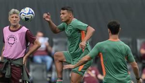 Kapten tim Fluminense, Thiago Silva jelang pertandingan melawan Chelsea di semifinal Piala Dunia Antarklub 2025. (JUAN MABROMATA / AFP)