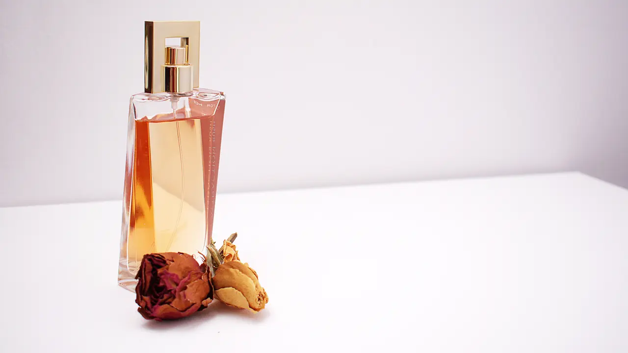 Memberikan pasangan parfum saat Ramadan