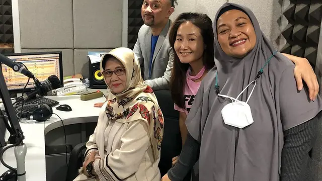 Ronal Surapradja Sering Ditemani Ibunda Usai Gugat Cerai Istri, Ini 5 Potret Kebersamaannya