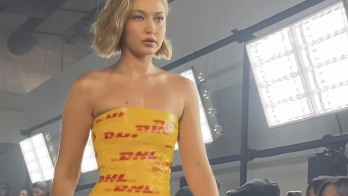 6 Gaya Gigi Hadid dengan Mini Dress dari Selotip di Paris Fashion Week, Bahannya Jadi Sorotan Berita Viral Hari Ini Senin 21 Oktober 2024