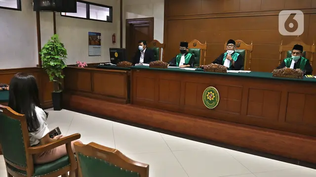 FOTO: Wulan Guritno Hadiri Sidang Cerai dengan Adila Dimitri