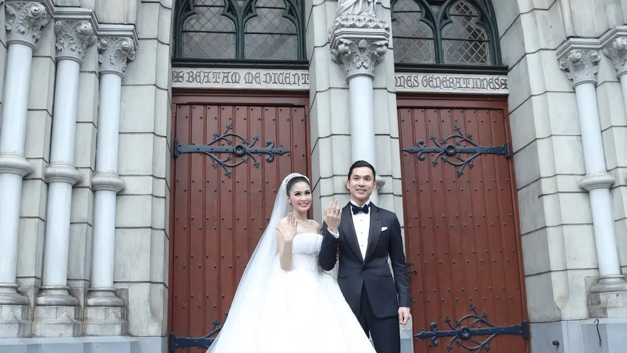 [Bintang] Sandra Dewi dan Harvey Moeis