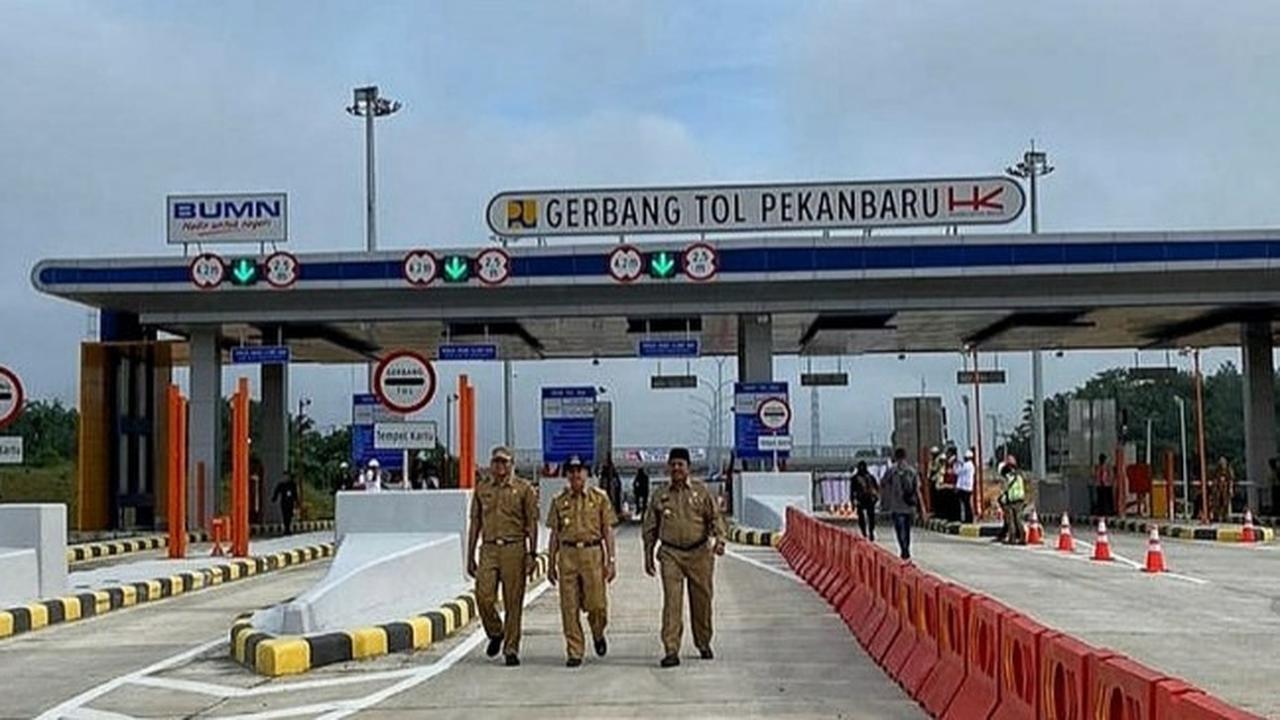 Gerbang tol Pekanbaru-Dumai di Provinsi Riau yang mulai difungsikan tapi masih bersifat terbatas.